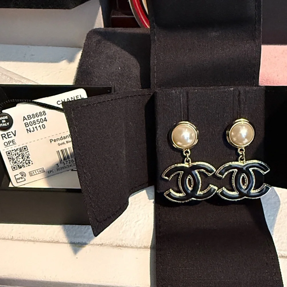 CHANEL Black and Gold Pearl-Top CC Drop Earrings - Picture 2 of 3